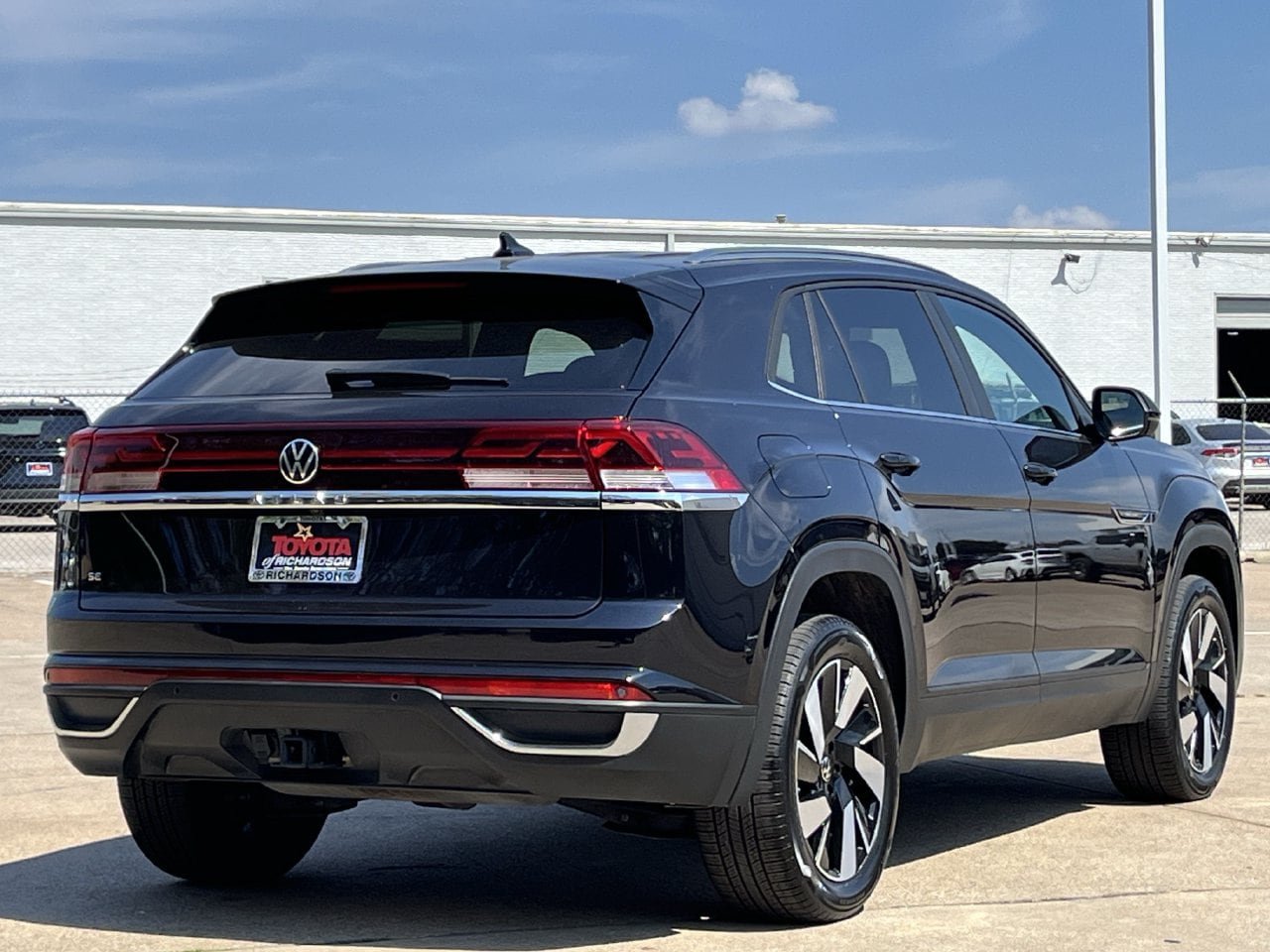 Used 2026 Volkswagen Atlas Cross Sport SE FWD image 4