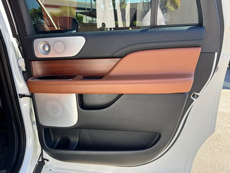Used 2021 Lincoln Navigator L Reserve AWD/4WD image 42