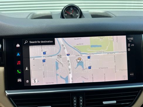 Used 2023 Porsche Cayenne Platinum Edition image 32