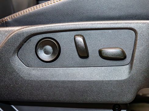 Used 2025 GMC Sierra 2500 AT4 image 25