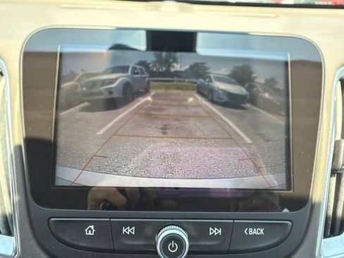Used 2018 Chevrolet Malibu LT FWD image 17
