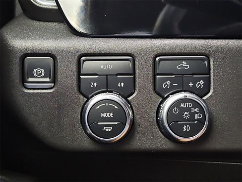 Used 2025 GMC Sierra 1500 Elevation image 25