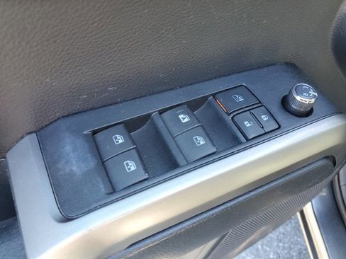 Used 2018 Toyota Tacoma SR5 image 15