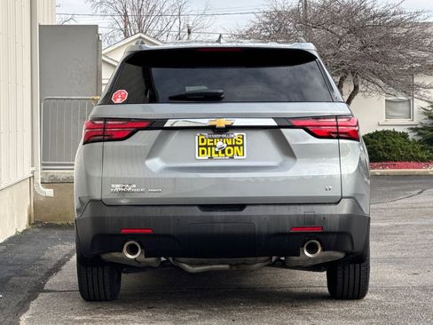 Used 2023 Chevrolet Traverse LT w/ Rear Camera Mirror Package image 5