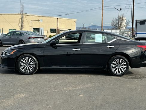 Used 2023 Nissan Altima 2.5 SV image 8