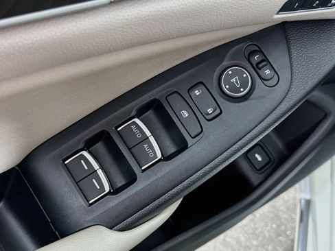 Used 2019 Honda Accord Touring image 17