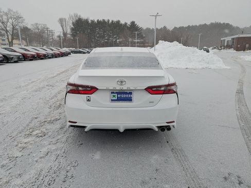 Used 2023 Toyota Camry SE image 4