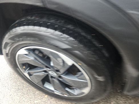 Used 2025 Nissan Rogue SV image 3