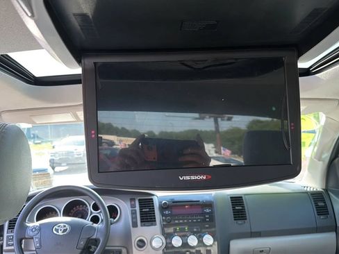 Used 2012 Toyota Tundra 4x4 CrewMax w/ SR5 Pkg image 27
