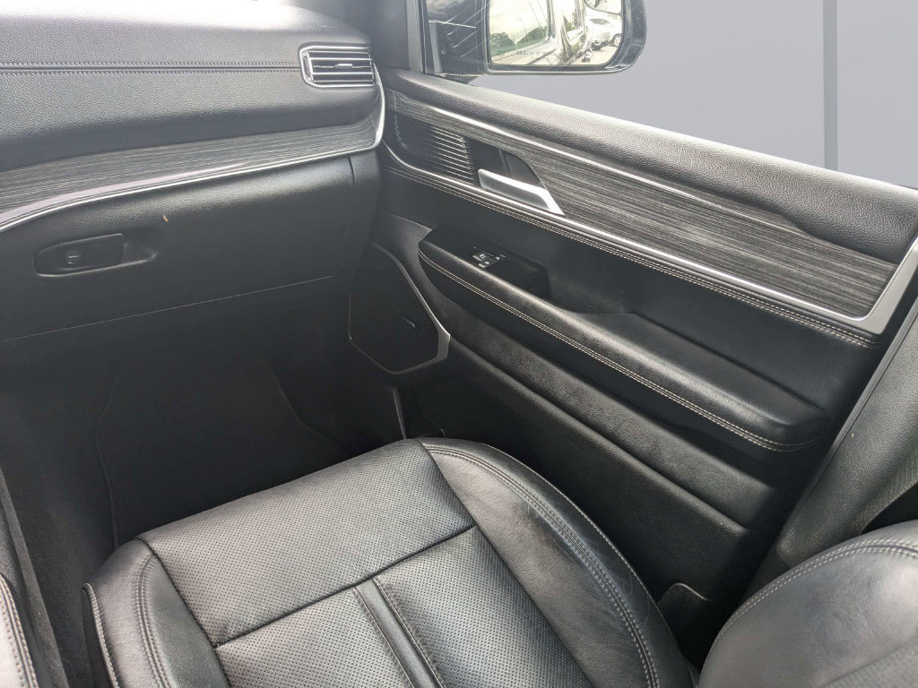 Used 2024 Jeep Wagoneer Series II w/ Flexible Seating Group AWD/4WD image 23