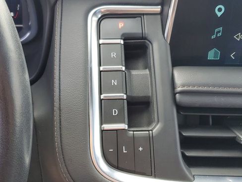 Used 2023 Chevrolet Suburban High Country w/ Advanced Technology Package image 18