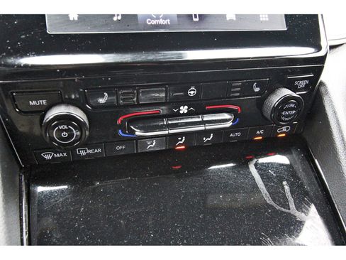 Used 2022 Jeep Grand Cherokee L Laredo image 28