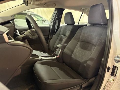 Certified 2025 Toyota Corolla LE FWD image 5