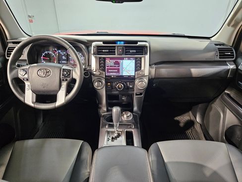 Used 2022 Toyota 4Runner SR5 Premium w/ Moonroof Package AWD/4WD image 10