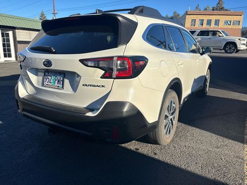 Used 2022 Subaru Outback Premium image 5
