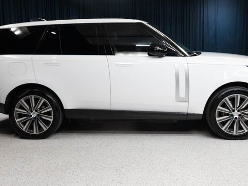 Used 2025 Land Rover Range Rover Autobiography AWD/4WD image 4