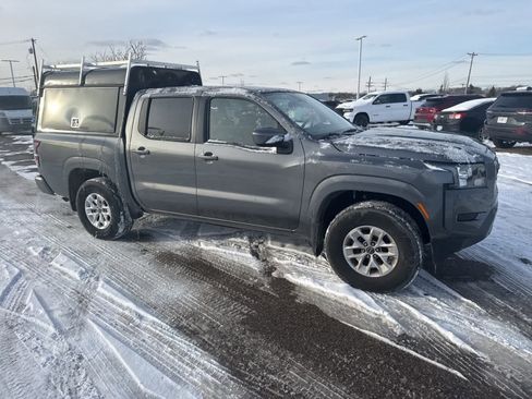 Used 2024 Nissan Frontier SV image 8