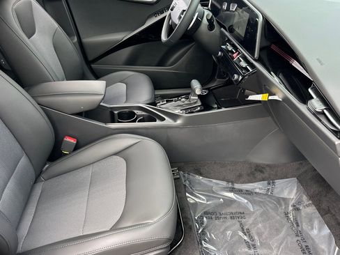 New 2026 Kia Niro EX FWD image 14