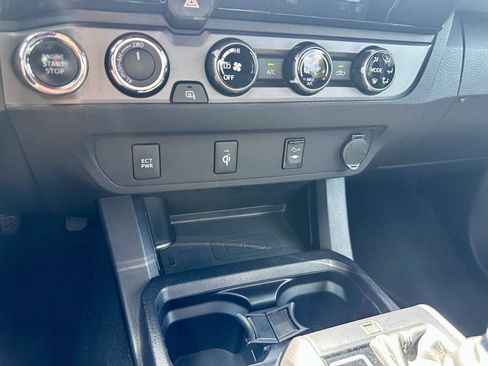 Used 2017 Toyota Tacoma TRD Sport w/ Tow Package AWD/4WD image 29
