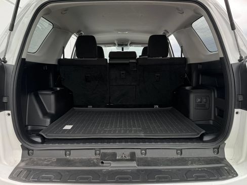 Used 2018 Toyota 4Runner SR5 AWD/4WD image 21