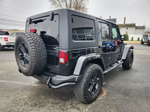 Used 2017 Jeep Wrangler Unlimited Sahara AWD/4WD image 18