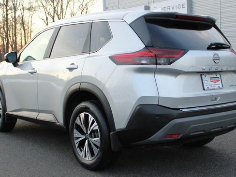 Used 2023 Nissan Rogue SV w/ SV Premium B Package image 8