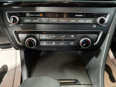Used 2020 Kia Optima LX FWD image 24