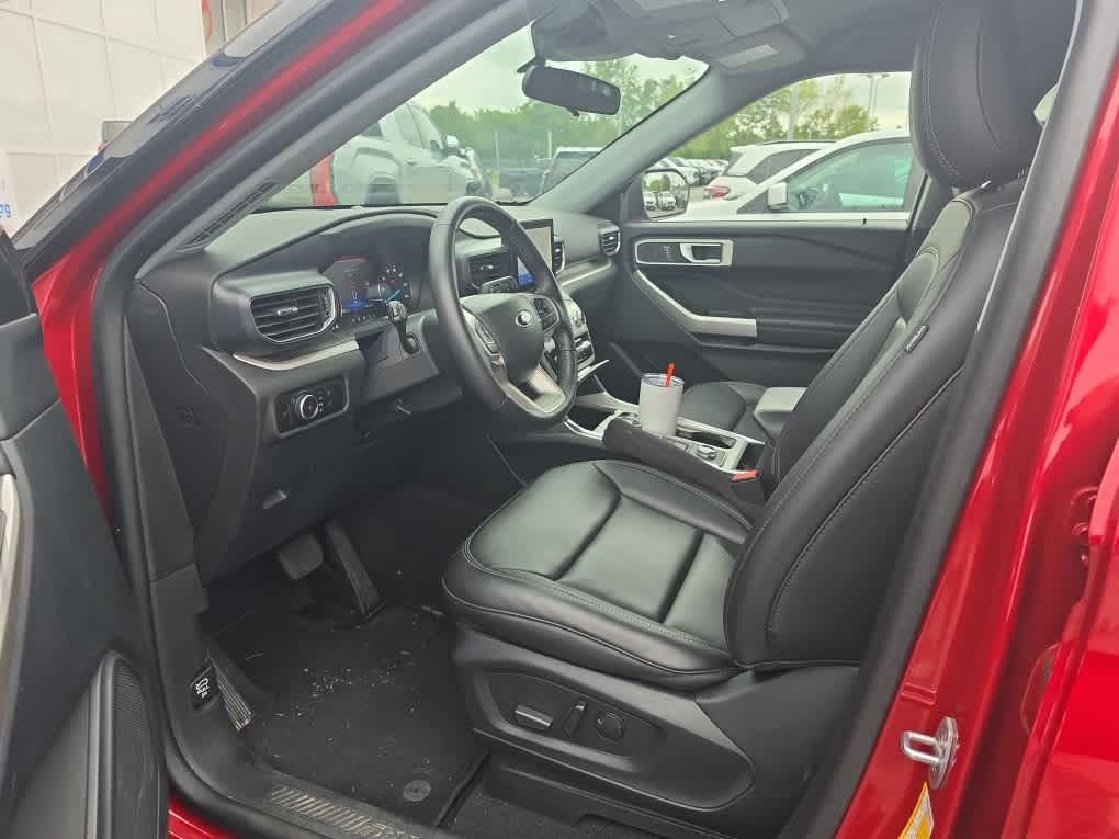 Used 2023 Ford Explorer XLT w/ Equipment Group 202A AWD/4WD image 9