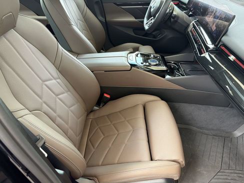 Used 2026 BMW 530i w/ M Sport Package RWD image 25