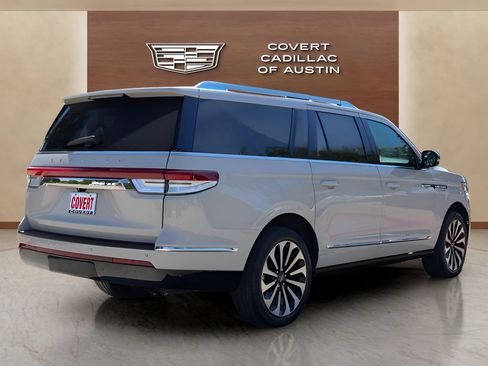 Used 2022 Lincoln Navigator L Reserve AWD/4WD image 4