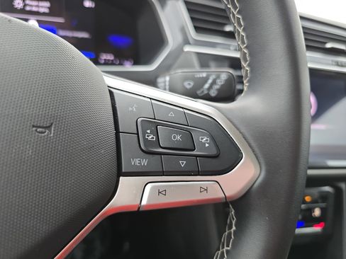 Used 2024 Volkswagen Tiguan SE image 18