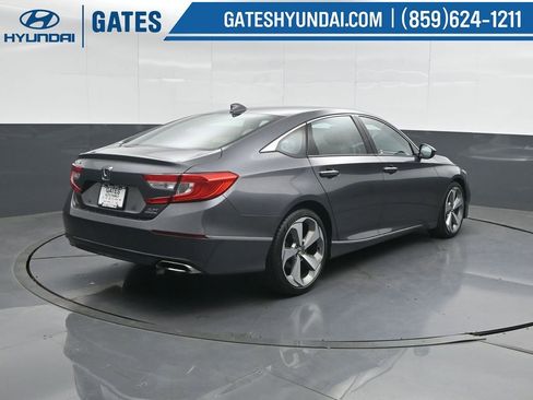 Used 2018 Honda Accord Touring image 2
