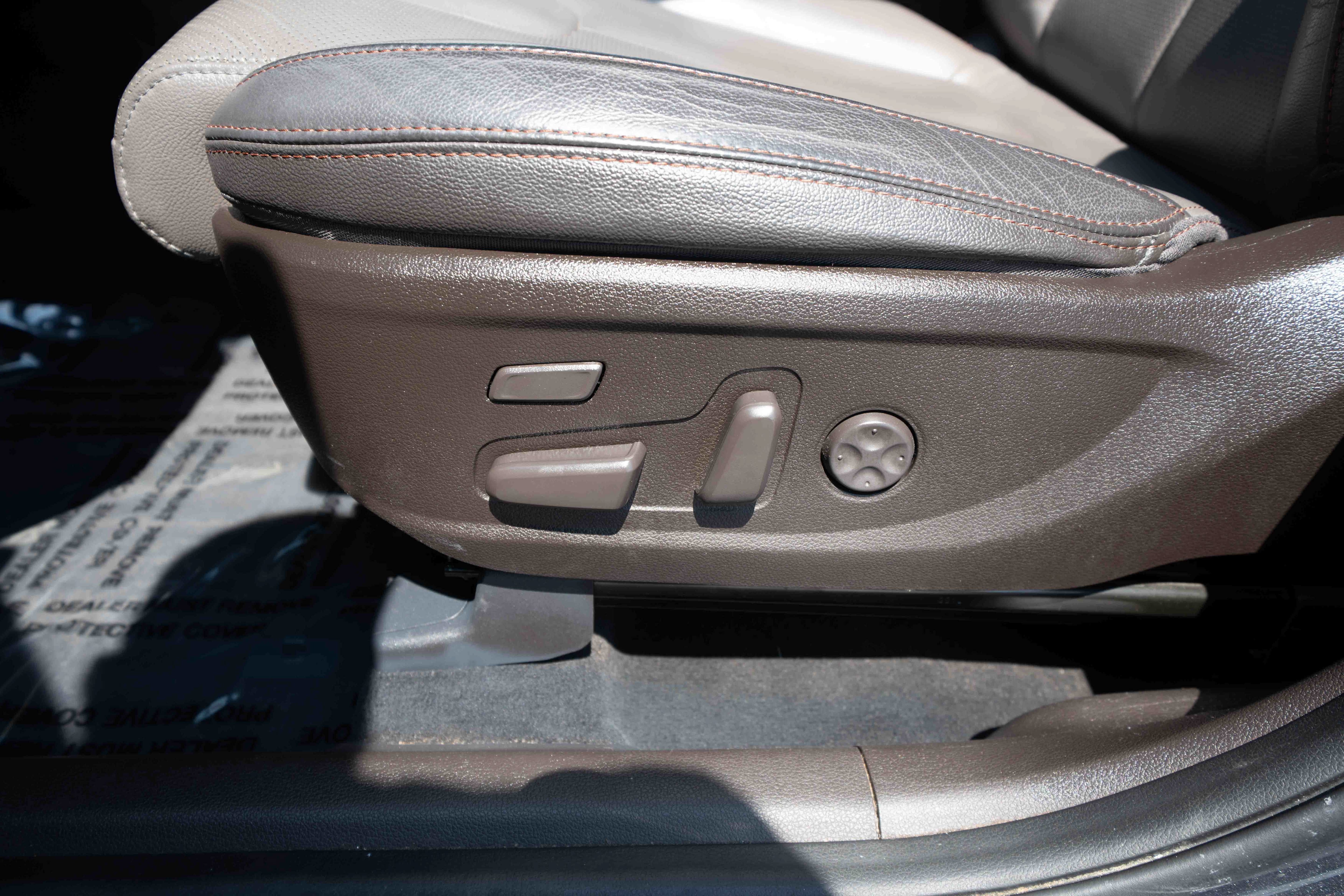 Used 2020 Hyundai Santa Fe Limited AWD/4WD image 12
