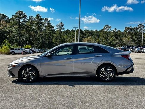 Used 2025 Hyundai Elantra Sport image 5
