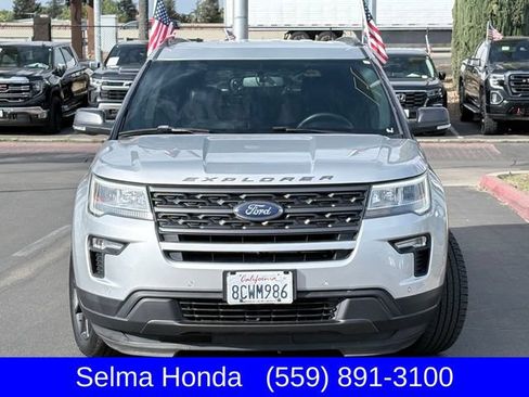 Used 2018 Ford Explorer XLT w/ Equipment Group 202A FWD image 3
