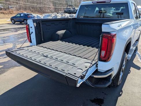 Used 2022 GMC Sierra 1500 SLT w/ SLT Convenience Package image 33