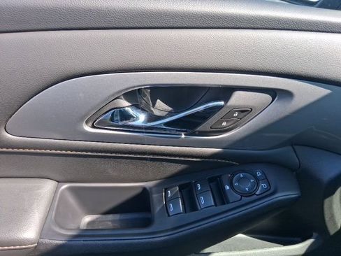 Used 2021 Chevrolet Traverse RS image 19