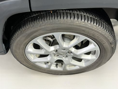 Used 2022 Jeep Compass Latitude AWD/4WD image 29