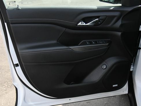 Used 2023 GMC Acadia SLT image 14