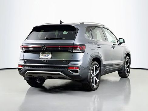 New 2026 Volkswagen Taos SEL image 7