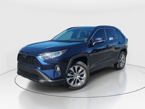 Used 2021 Toyota RAV4 XLE Premium image 1