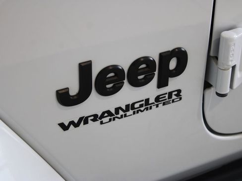 Used 2021 Jeep Wrangler Unlimited Sahara image 29