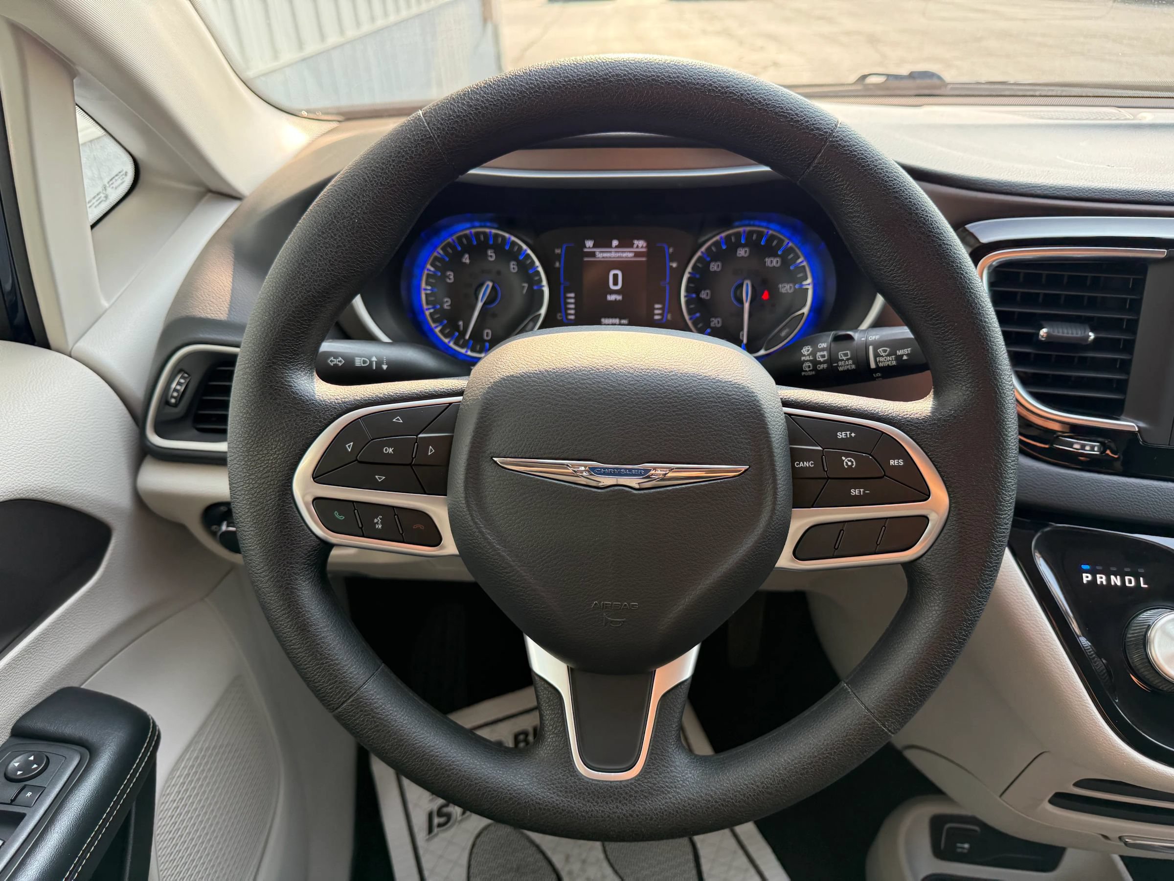 Used 2020 Chrysler Voyager L FWD image 19