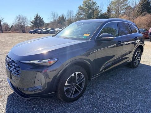 Used 2025 Audi Q5 Premium w/ Convenience Package image 1