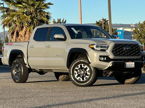 Used 2021 Toyota Tacoma TRD Off-Road image 2