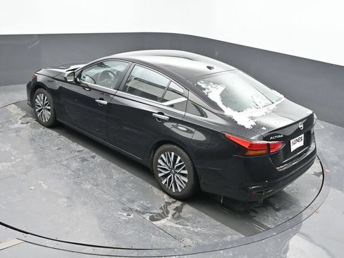 Used 2024 Nissan Altima 2.5 SV FWD image 37