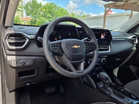 Used 2025 Chevrolet TrailBlazer LT AWD/4WD image 12