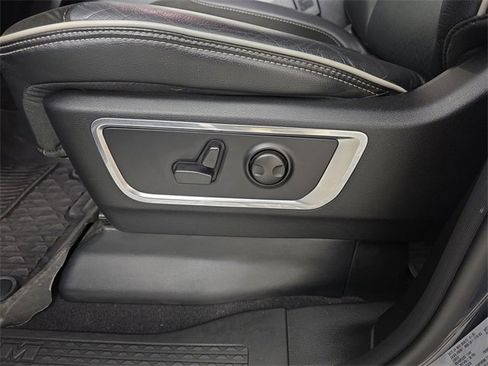 Used 2025 RAM 1500 Laramie w/ Night Edition image 19