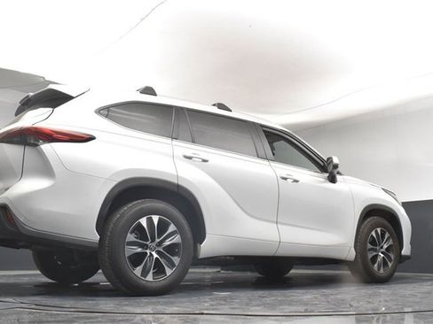 Used 2022 Toyota Highlander XLE image 39
