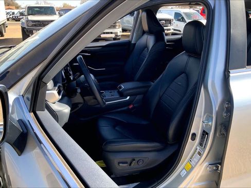 Used 2023 Toyota Highlander XLE image 8